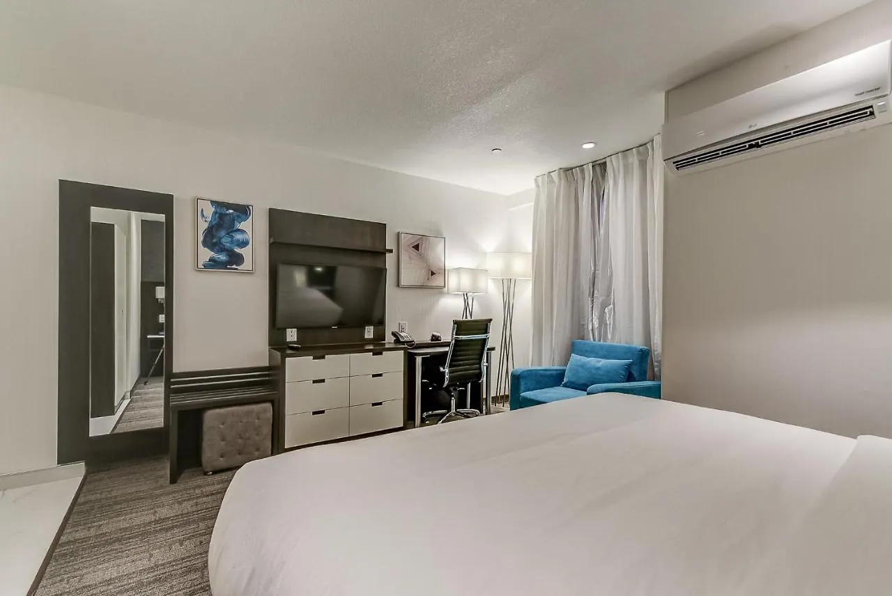 Est Hotel Toronto