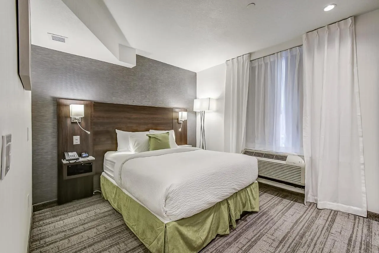 Est Hotel Toronto