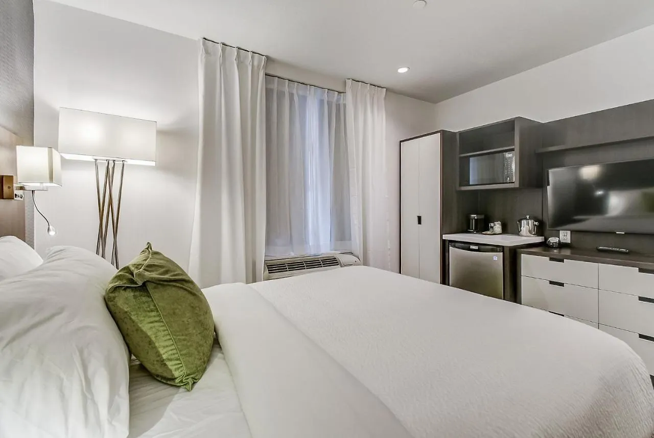 Est Hotel Toronto