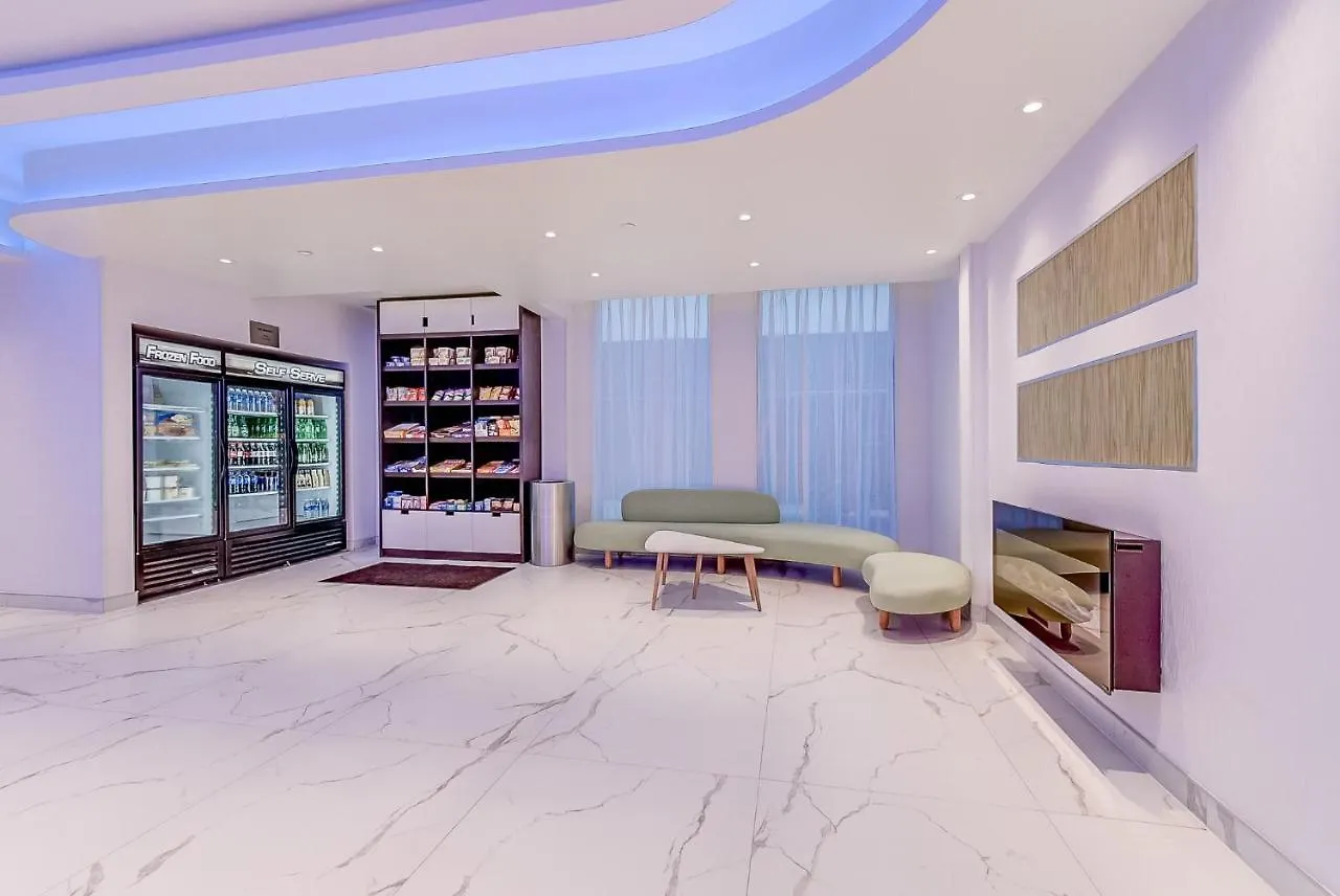 Est Hotel Toronto 4*,