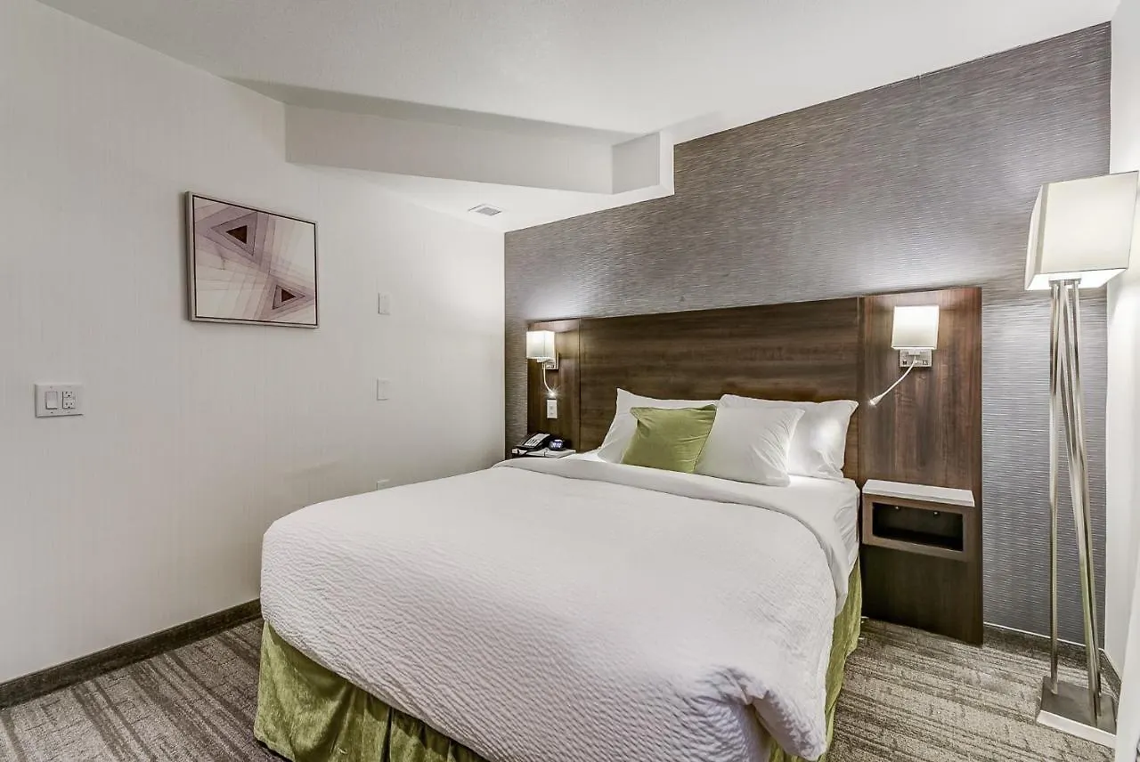 Est Hotel Toronto 4*,